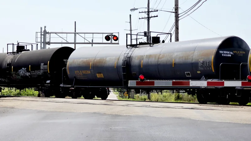 Salem railroad crossings blocked by train Thursday